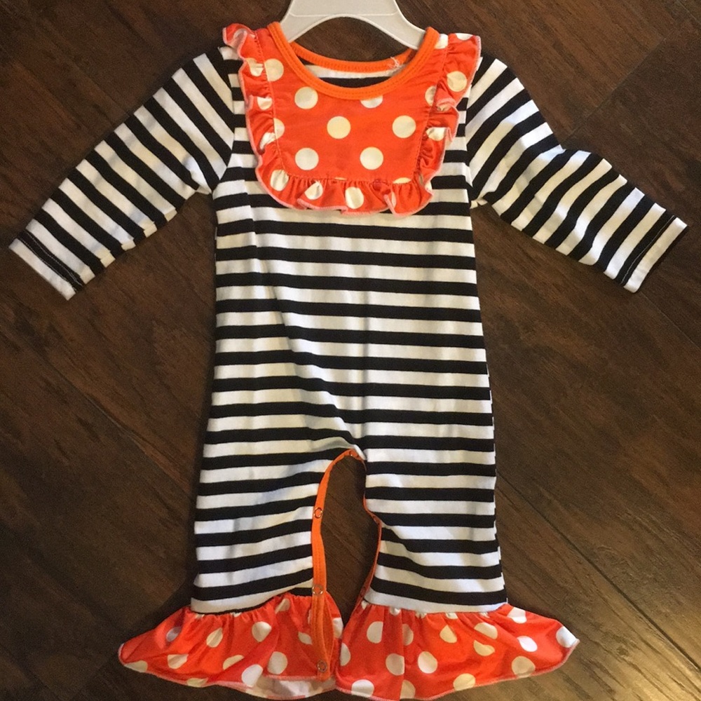 Baby jumper with ruffles